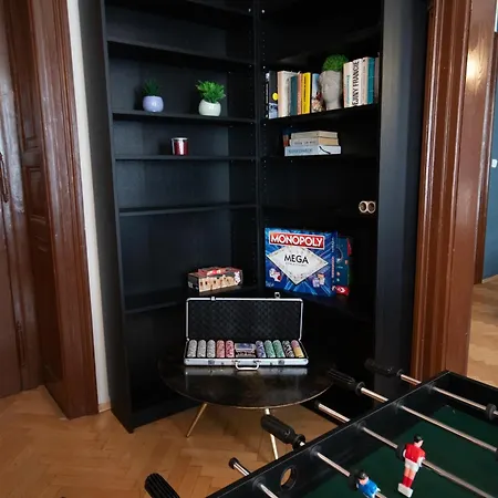 Spacious Apartment With Xbox, Cinema & Games In City Centre Appartement