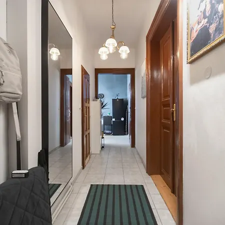 Spacious Apartment With Xbox, Cinema & Games In City Centre *