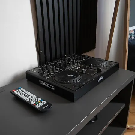 Spacious Xbox, Cinema & Foosball In Πράγα
