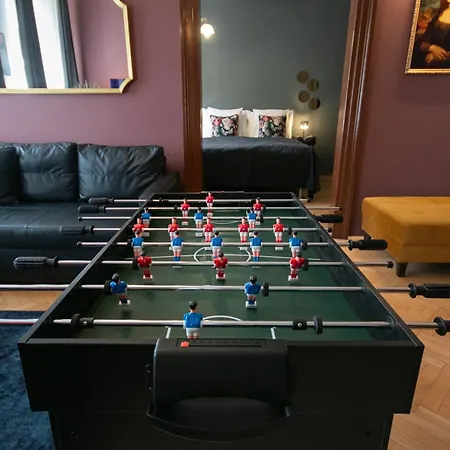 Spacious Xbox, Cinema & Foosball In * Prága